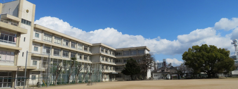 【クレアトーレ姫路駅前の小学校】