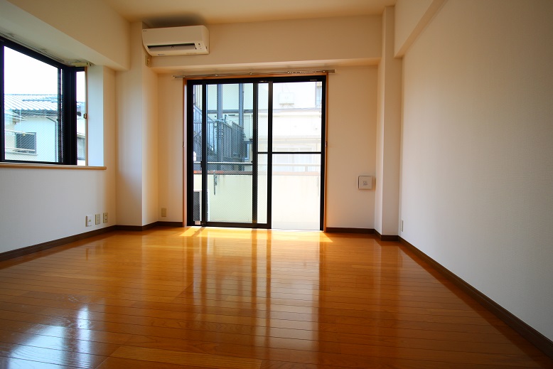 居室・リビング　２面採光です