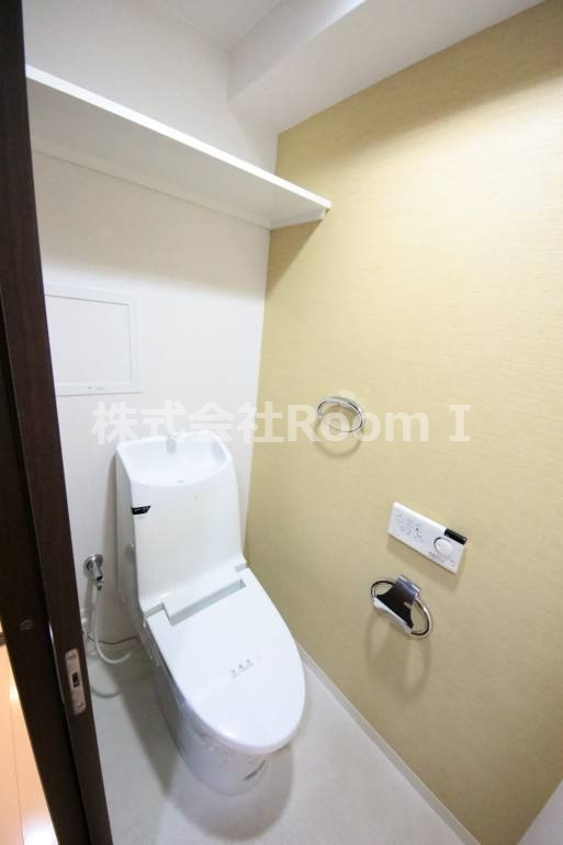 トイレ　落ち着いた色調のトイレです