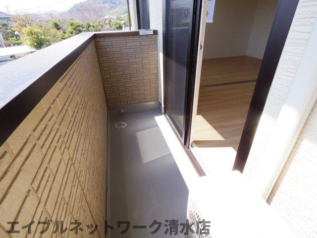 バルコニー　外からの目が気にならないバルコニーで洗濯物が干せます