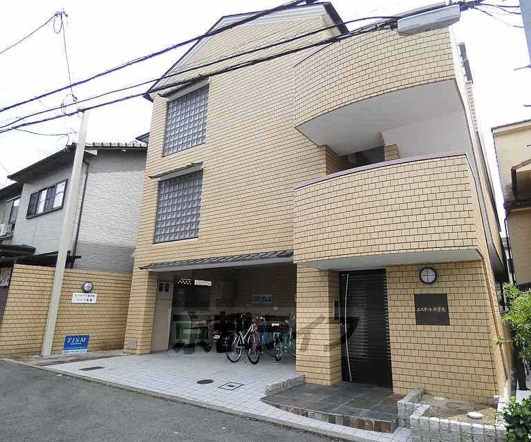 京都市左京区修学院登リ内町のマンションの建物外観