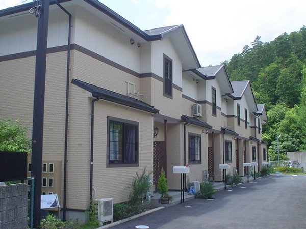 京都市左京区岩倉長谷町のアパートの建物外観