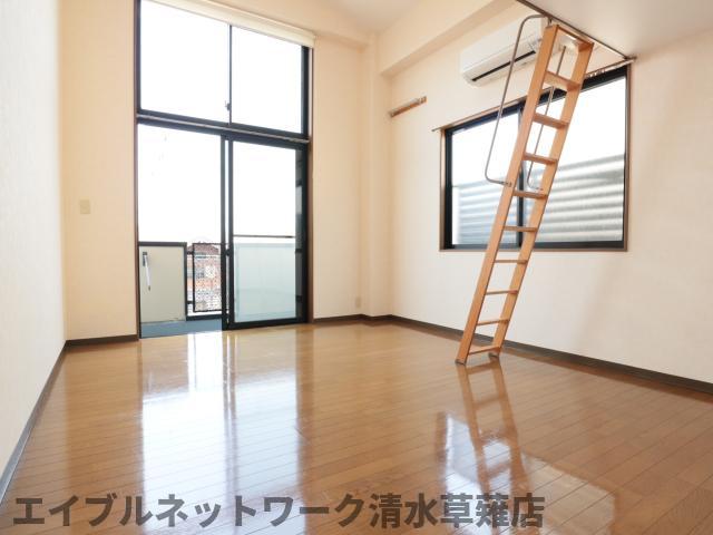 居室・リビング　ゆったり過ごせる居間です