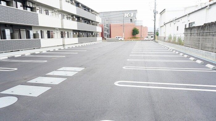 【福山市御幸町大字上岩成のアパートの駐車場】