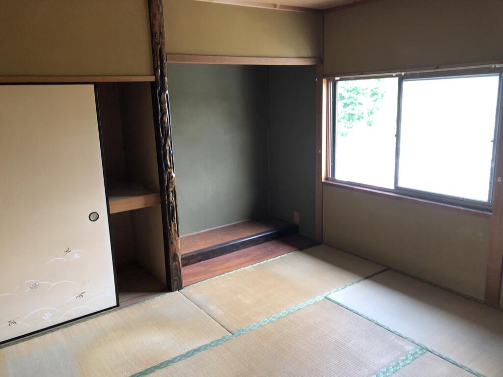 湖南市中央4丁目 中古戸建の居間写真