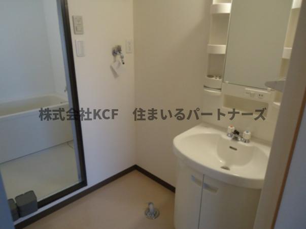 洗面設備　ゆったりとスペースのある洗面所