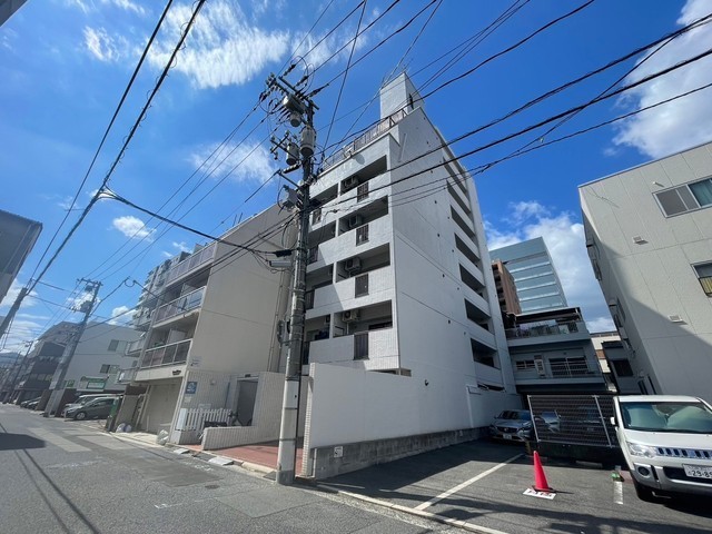 【広島市中区榎町のマンションの建物外観】