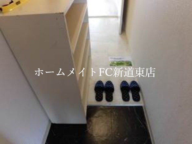 【グランドール元町の玄関】