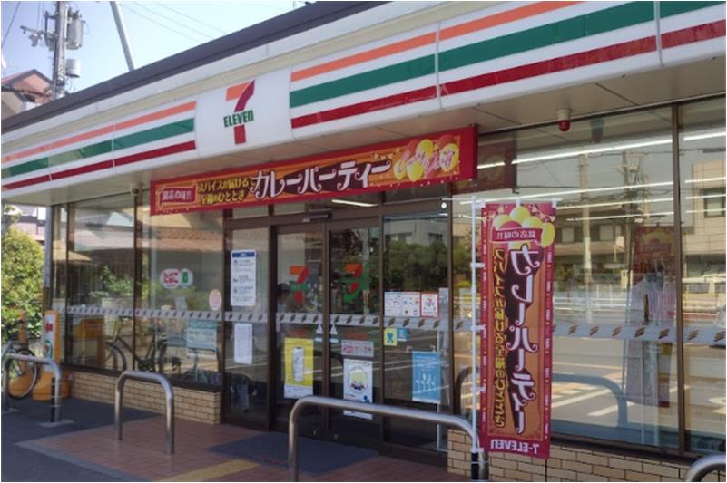 コンビニ　セブンイレブン 近鉄高安駅西店（コンビニ）まで878m
