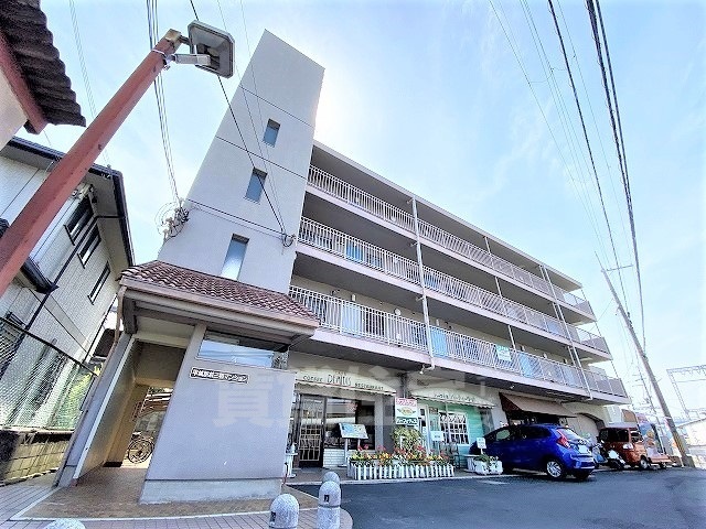 平城駅前三和マンションの建物外観