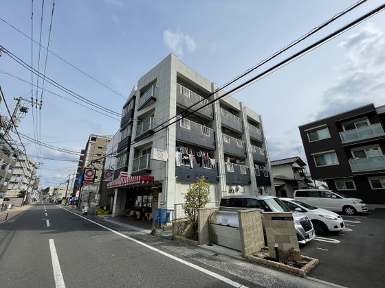 広島市佐伯区海老園のマンションの建物外観