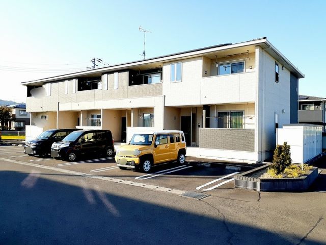 亘理郡亘理町逢隈神宮寺のアパートの建物外観