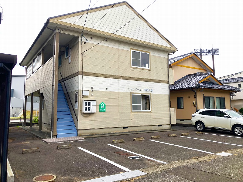 シャンパーニュ運動公園の建物外観