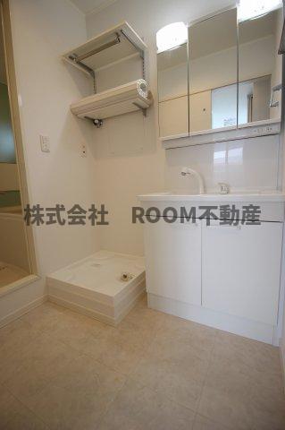 洗面設備　ゆったりとスペースのある洗面所