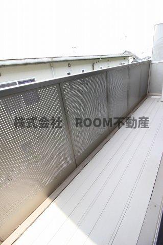 バルコニー　バルコニーからの眺めを楽しみながら食事をしませんか