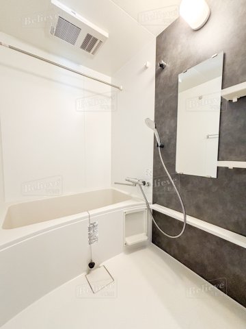 バス・シャワールーム　追い焚き・浴室乾燥機付きのお風呂です♪