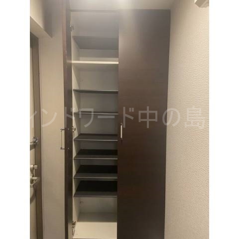 【札幌市豊平区美園九条のマンションの玄関】