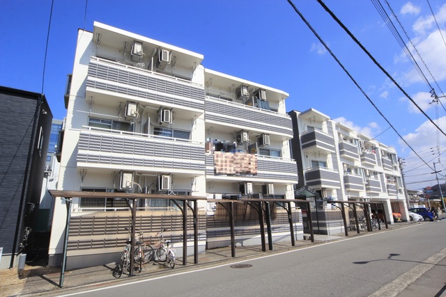 松山市南江戸のマンションの建物外観