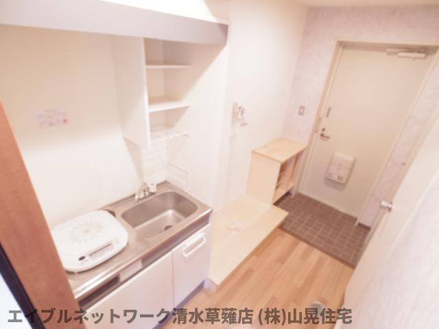 【静岡市清水区草薙杉道のマンションのキッチン】