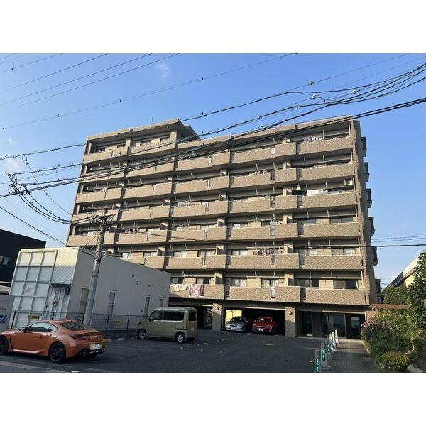 【ロイヤルスクエアの建物外観】