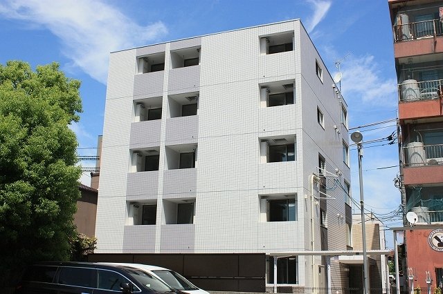 【倉敷市川西町のマンションの建物外観】