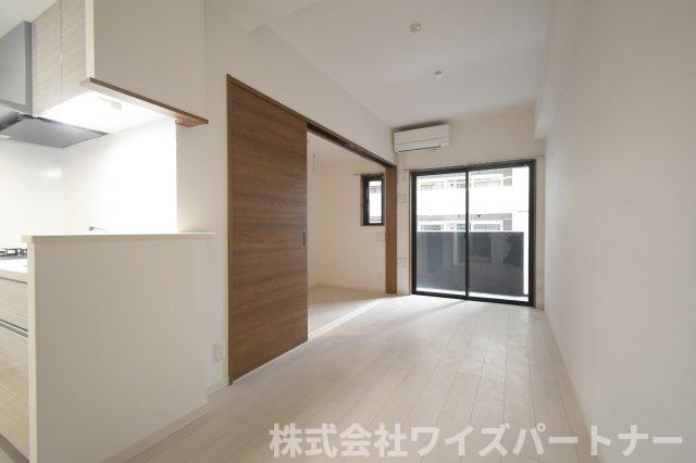 居室・リビング　※別号室の為、現況優先