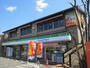 コンビニ　ファミリーマート大泉インター店（コンビニ）まで706m