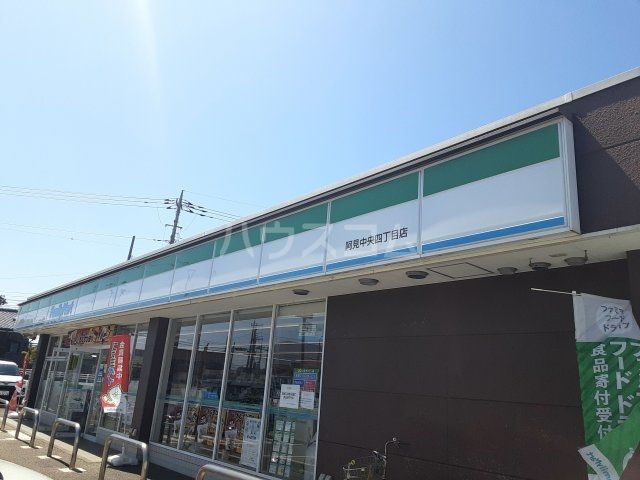 コンビニ　ファミリーマート阿見中央４丁目店（コンビニ）まで481m