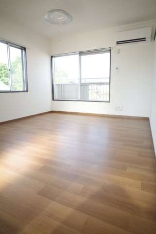 居室・リビング　日当りはどこに住んでも気になりますね！