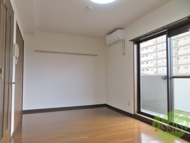 その他部屋・スペース　別の角度から洋室を撮影しました。落ち着きのある空間です。