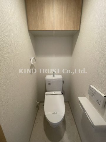トイレ　落ち着いた色調のトイレです