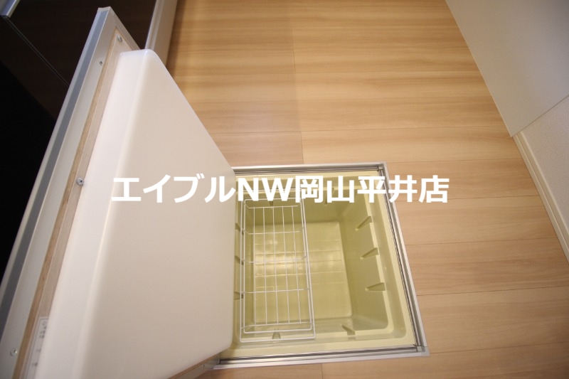 収納　キッチン床下収納