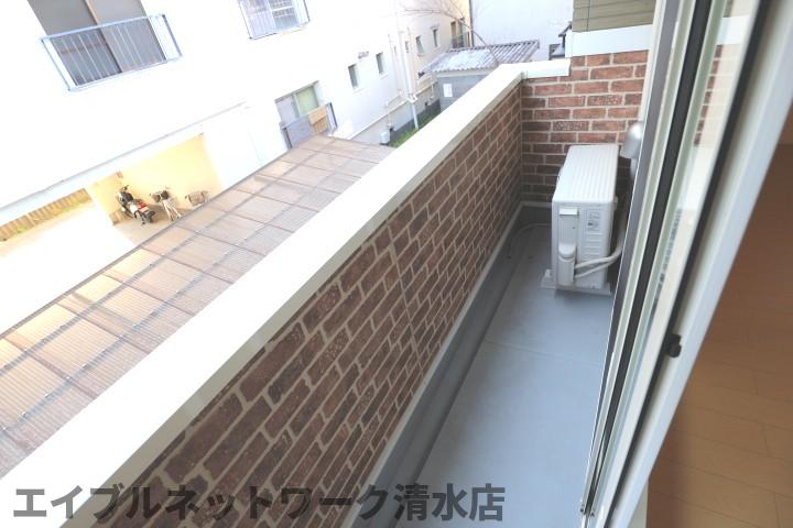 バルコニー　お洗濯にも便利なバルコニー付き