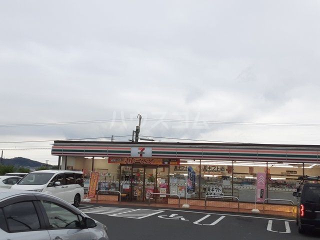 コンビニ　セブン-イレブン 秋川駅東店（コンビニ）まで300m