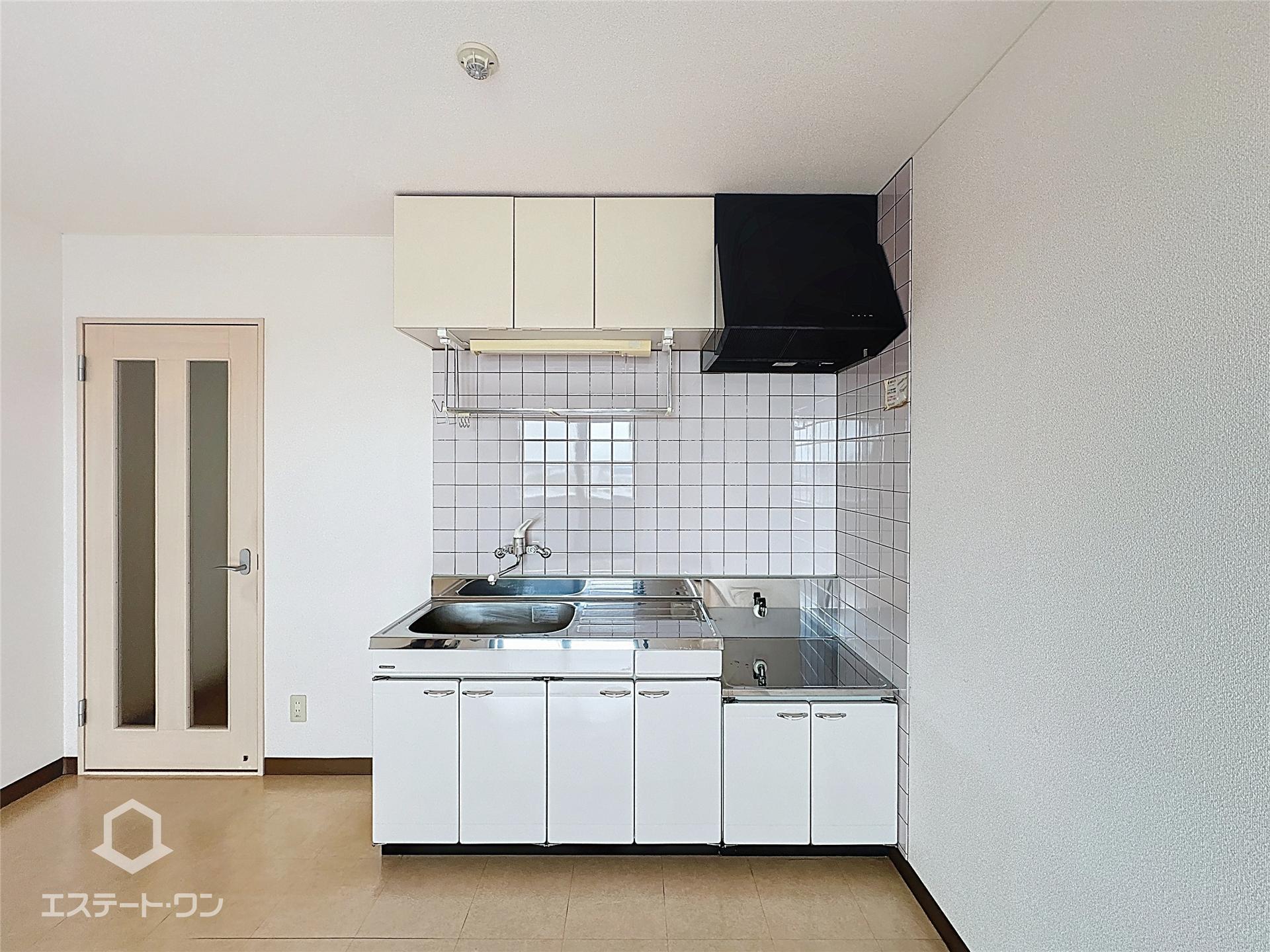 キッチン　吊戸棚付きのキッチン！