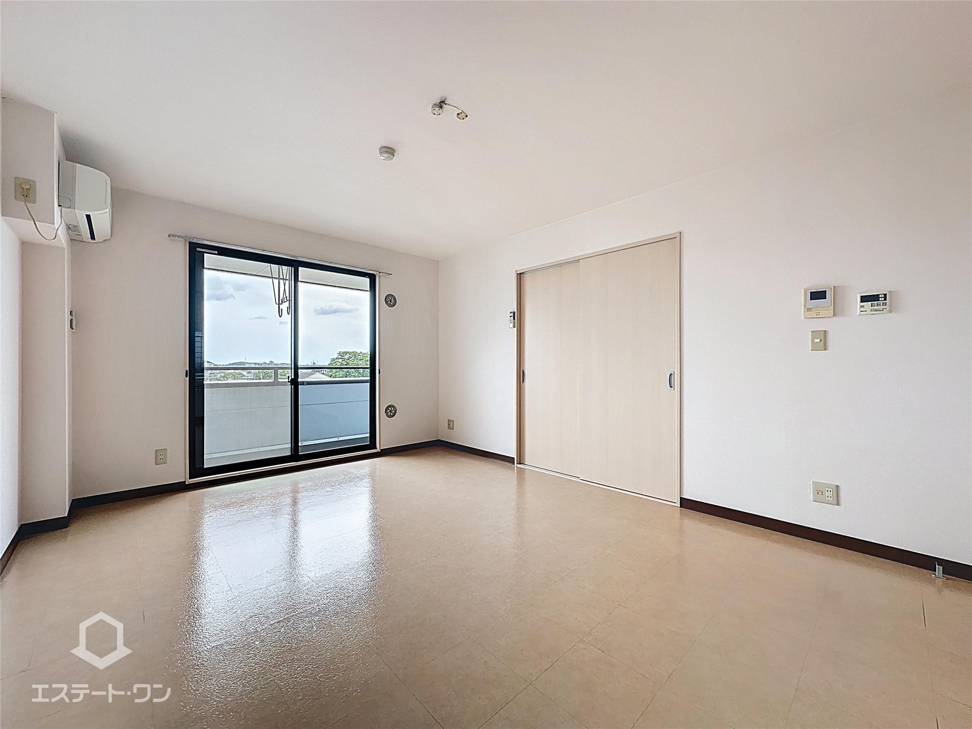 居室・リビング　12帖の広々としたリビング☆