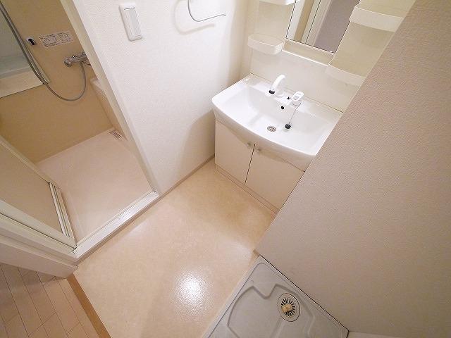 洗面設備　洗髪洗面化粧台で身だしなみバッチリ。