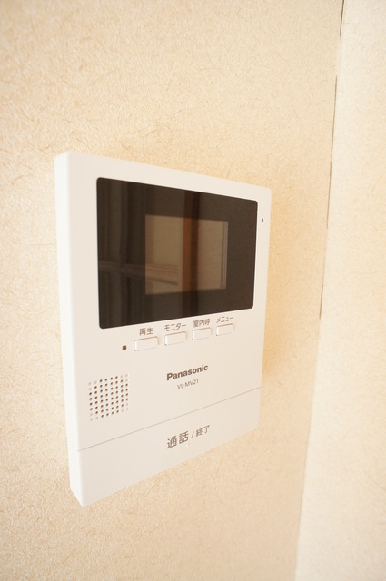 セキュリティ　来訪者の姿を確認できるＴＶモニター付インターホン設置済です！