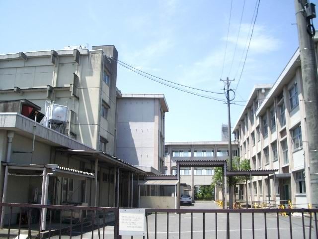 中学校　岐阜市立精華中学校（中学校）まで2626m