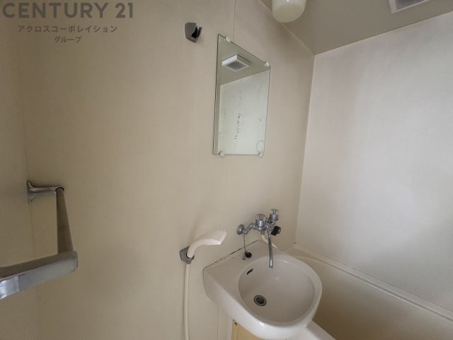 洗面設備　浴室内に洗面台があります