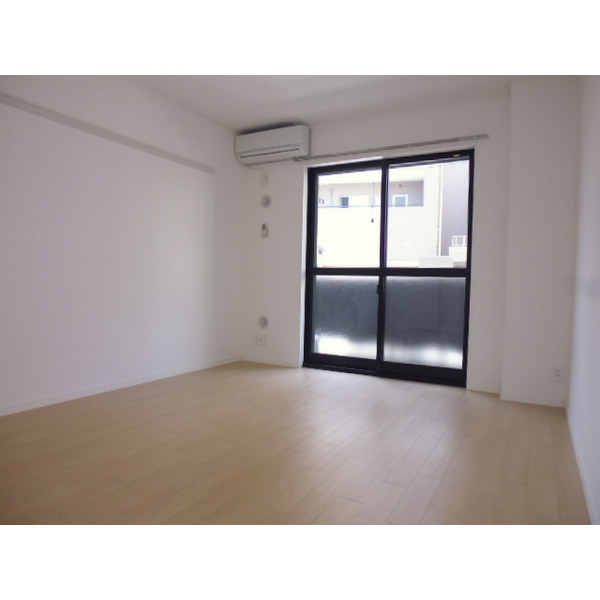 居室・リビング　１０３号室の写真です