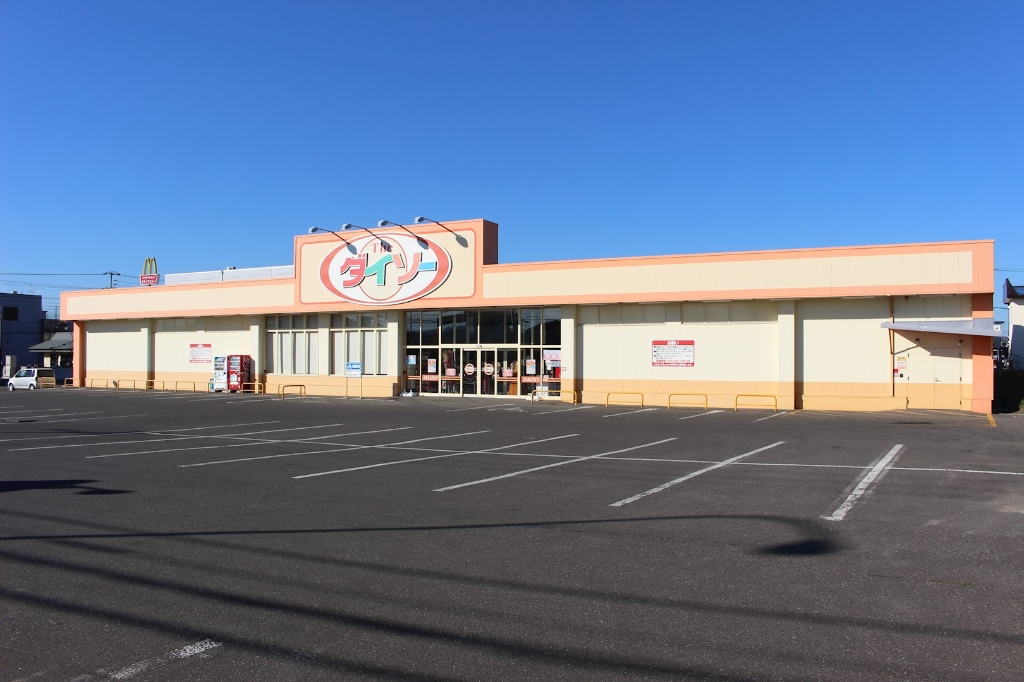 ショッピングセンター　ダイソー 北見西富店（ショッピングセンター）まで301m