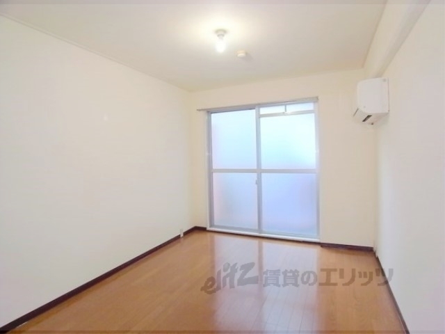 居室・リビング　静かで居心地が良いお部屋です。