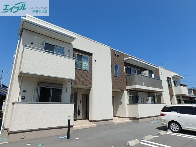 レジデンス久居IIの建物外観