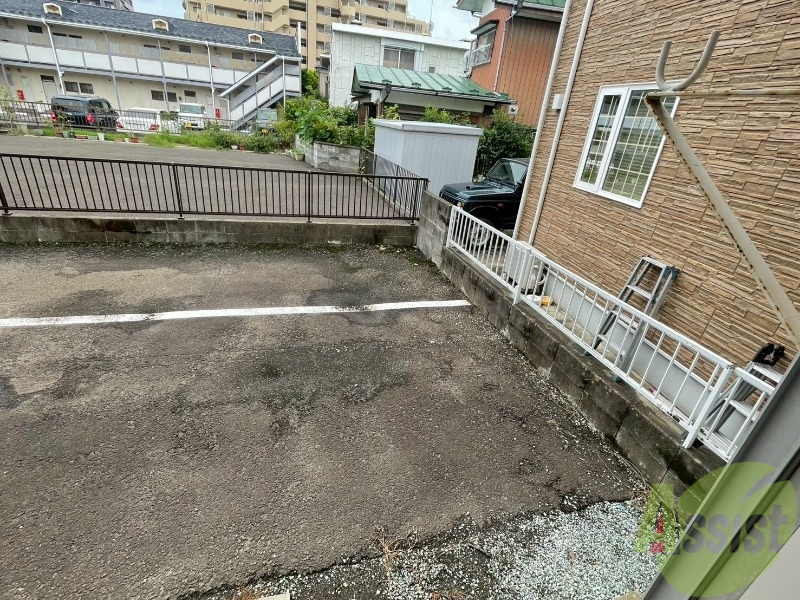 バルコニー　バルコニー。洗濯物がはかどりそうな広さがありますよ。