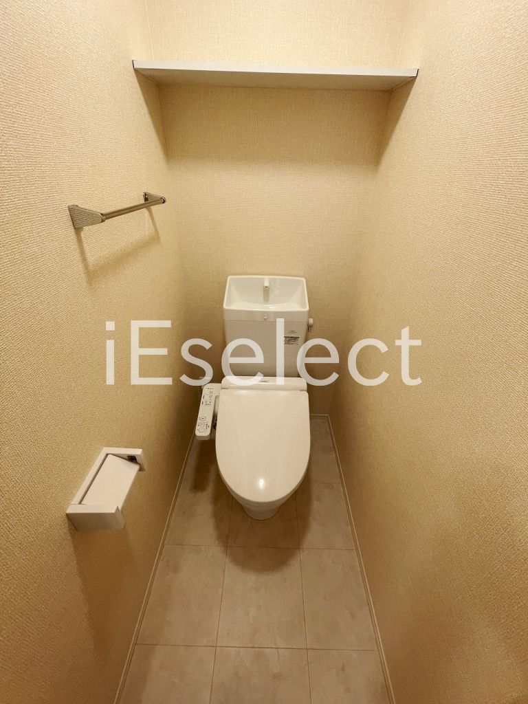 トイレ　温水洗浄便座付きのトイレです
