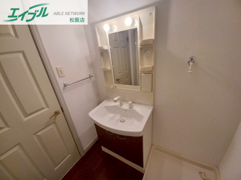 洗面設備　同物件別部屋反転タイプ