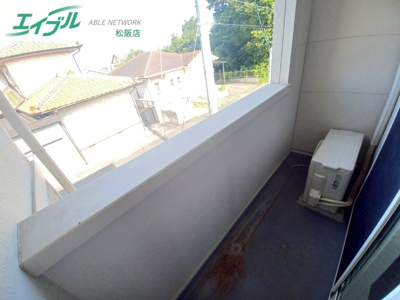 バルコニー　同物件別部屋反転タイプ