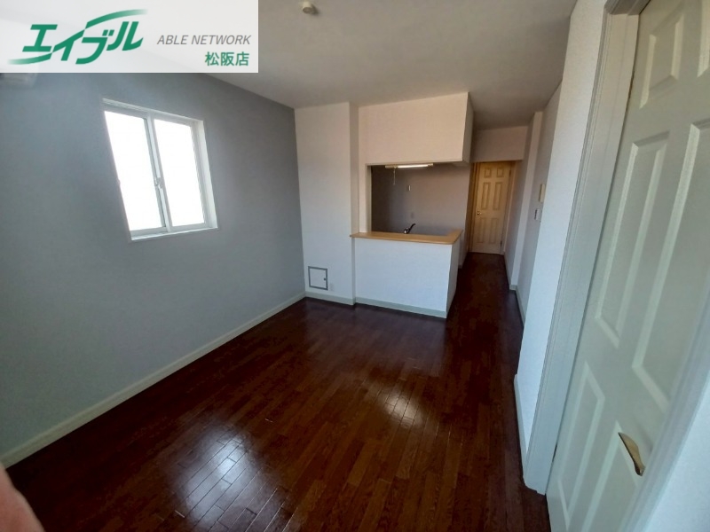 居室・リビング　同物件別部屋反転タイプ