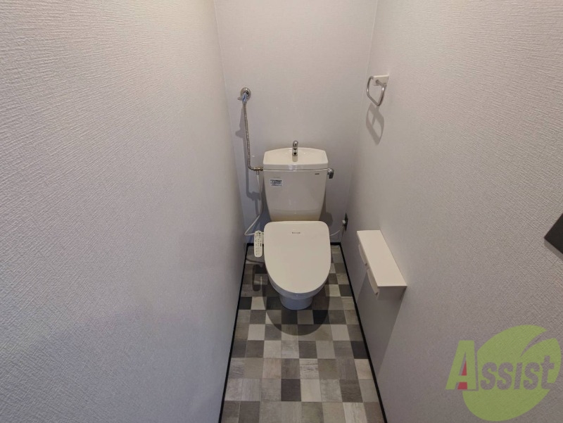 トイレ　こちらはトイレです。清潔感があり、安心して使用できます。